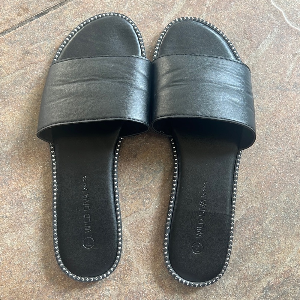 Sandals with silver studs